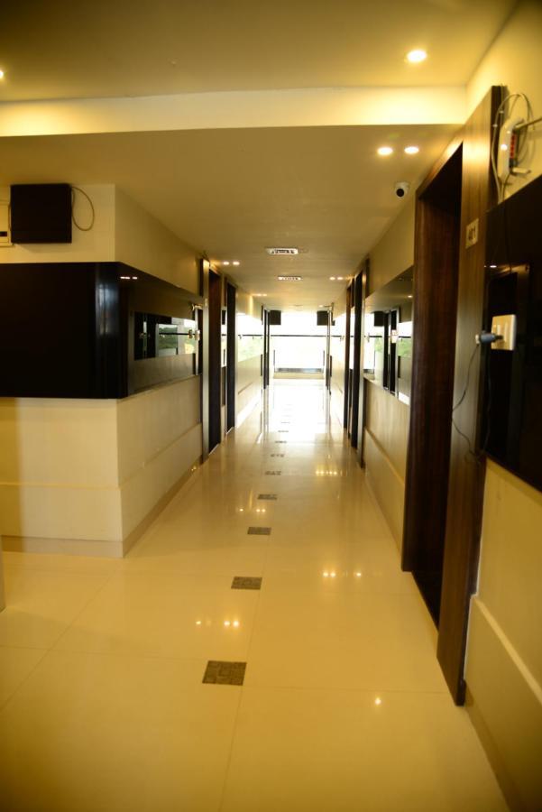 Miles Inn Hotel Hassan Exterior foto